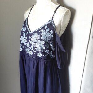 Savanna Jane lovely, embroidered Navy floral cold shoulder mini dress size M